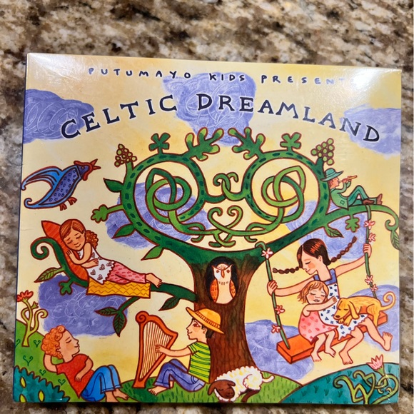Putumayo Kids 4-CD pack - Reggae Playground, Sesame Street, Celtic & New Orleans - Picture 4 of 10